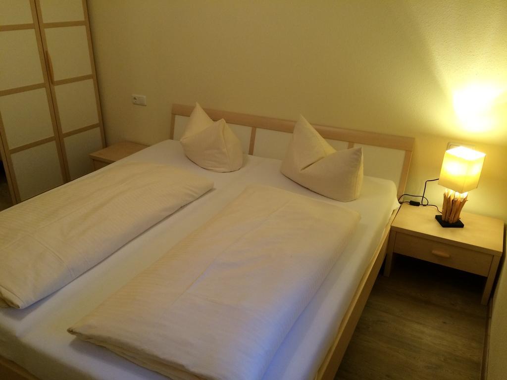 Apartments Clara Garmisch-Partenkirchen Ruang foto
